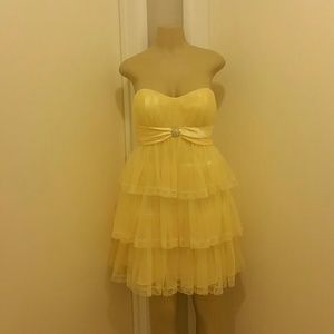 NWT Beautiful banana colored party dress